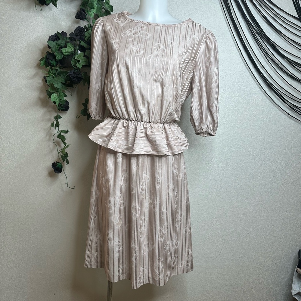 Vintage Elegant Beige Peplum Dress